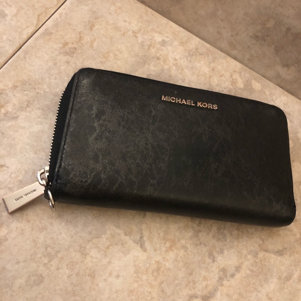 Michael Kors leather metallic phone case Wristlet